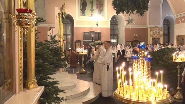 В Рождественскую ночь во всех храмах Раменского Благочиния прошли праздничные богослужения.