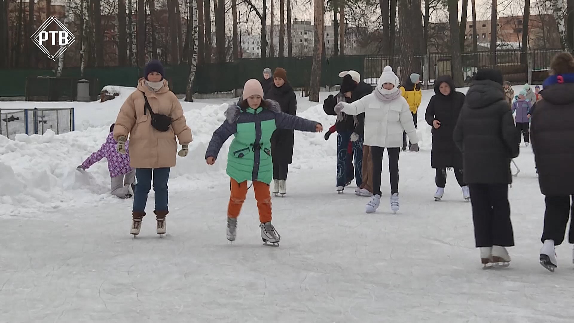 Каток на стадионе «Сатурн» в Раменском.