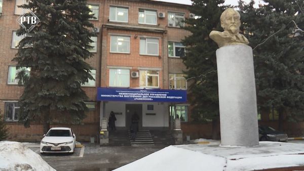 Для учеников Ломоносовской школы провели экскурсию в отдел полиции.