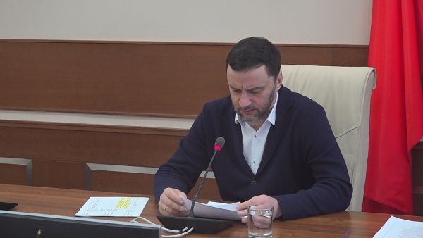 В здании администрации прошло оперативное совещание.