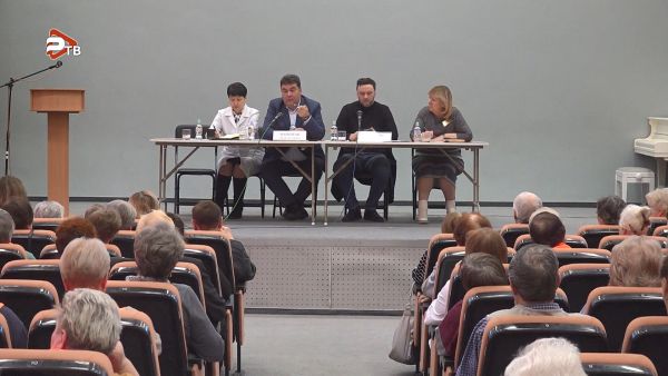 Главный врач Раменской ОБ Сергей Маркитан встретился с ветеранами РПЗ.