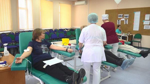 Очередь из доноров 15 февраля выстроилась в поликлинике на Крымской.