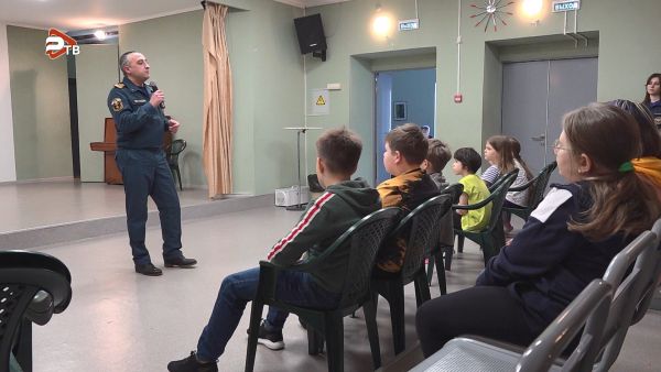 Инспекторы пожарного надзора рассказали детям о важных правилах безопасности.