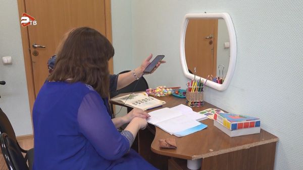 Марина пришла впервые на занятие к Галине Михайловне как человек с полным отсутствием слуха.