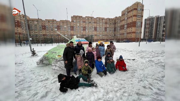 Папа-Наставник: Лучшая дворовая фигура из снега в Раменском.