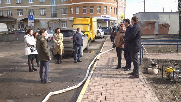 28 марта Виктор Неволин проверил содержание дворов на улицах Крымская и Коммунистическая.