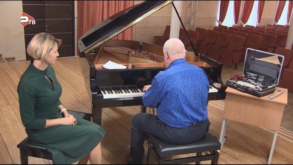 Настройщики фортепиано по всему миру отмечают 4 апреля свой профессиональный праздник.