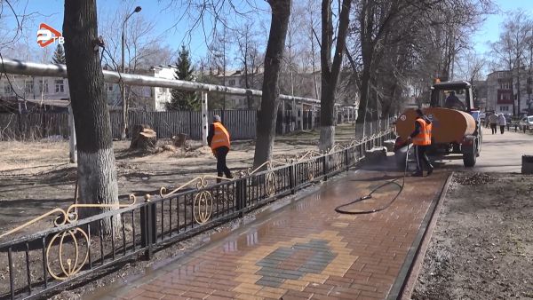 Сотрудники МБУ «Содержание и благоустройство» администрации Раменского городского округа ведут интенсивную уборку.