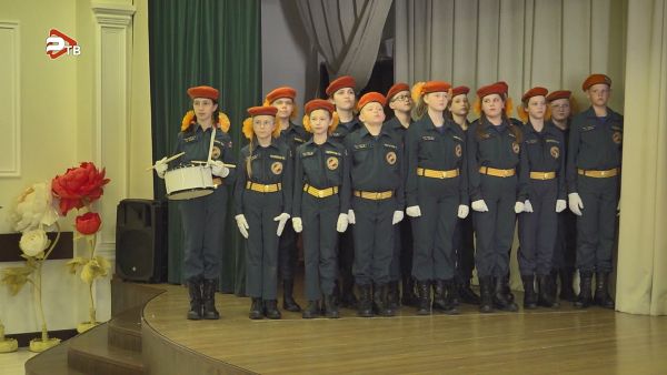 В школе №11 поселка Дружба прошло посвящение в кадеты МЧС учеников 5-го «Б» класса.