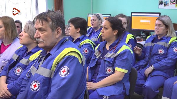 Сегодня работники скорой помощи отмечают свой профессиональный праздник.