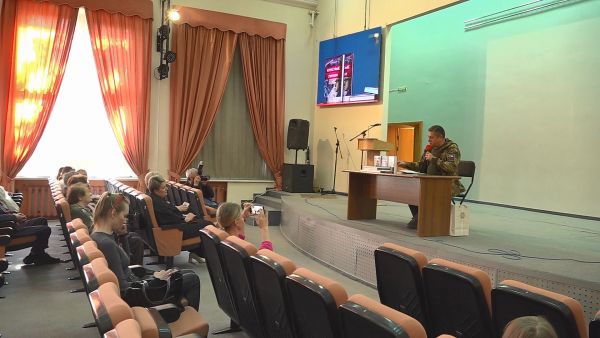 В ДК «Сатурн» состоялась презентация первой в России художественной книги о героях СВО.