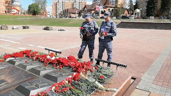 Сотрудники Росгвардии по Московской области участвуют во Всероссийской акции «Бессмертный автополк».