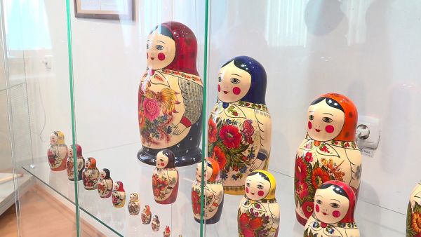 В Раменском музее открылась выставка необыкновенных, ярких, нарядных матрёшек.