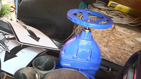 Сотрудники «Раменского водоканала» меняют основные магистральные задвижки в водопроводных сетях на ул. Левашова дом 25