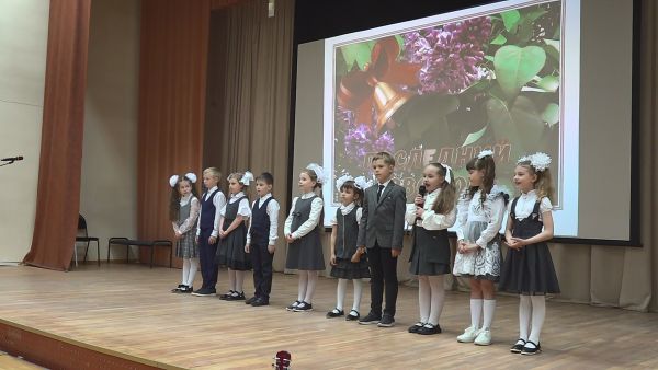 В МОУ СОШ № 22 прозвучал для выпускников последний звонок.