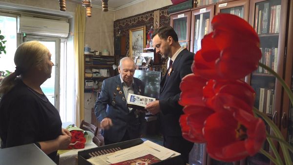 Глава Раменского го округа в канун Дня Победы поздравил ветеранов ВОВ с праздником.