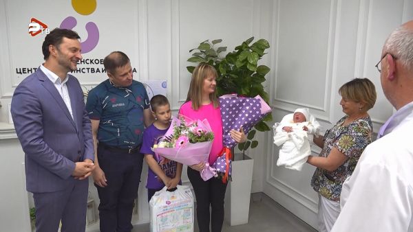 В семье Суховых родился восьмой по счёту ребёнок.