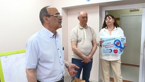 Сегодня депутаты Совета депутатов Раменского г.о. поздравляли с профессиональным праздником медицинских работников.