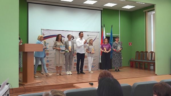 В Доме учителя состоялось награждение призеров заключительного этапа Всероссийской олимпиады школьников.