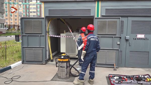 Сухая чистка трансформаторной подстанции.