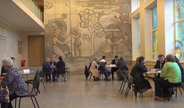 Выездная администрация в ДК «Сатурн»