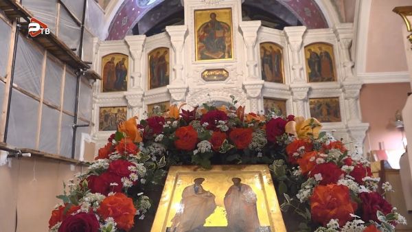 Православные отмечают день святых апостолов Петра и Павла.