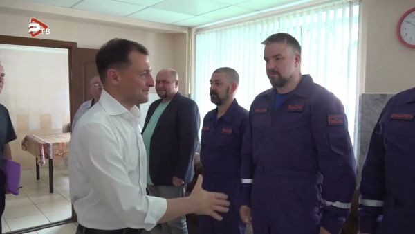 С работой ЕДДС системы-112 познакомил временно исполняющего полномочия главы Николай Ханин.