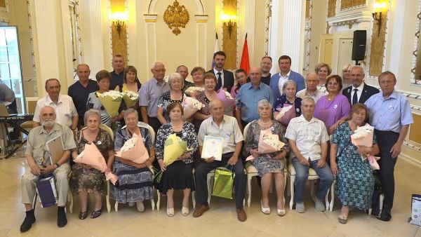 В Раменском ЗАГСе состоялось чествование супружеских пар, которые прожили в браке много десятилетий.