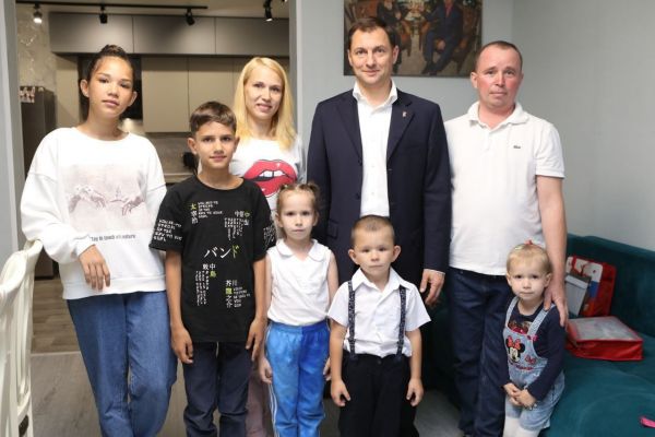 Николай Ханин посетил многодетную семью Хашимовых