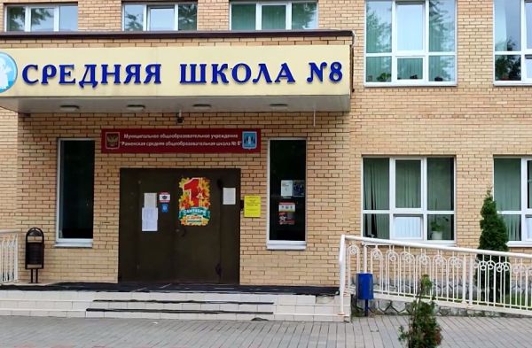 Член Общественной палата округа проголосовала на участке №2527