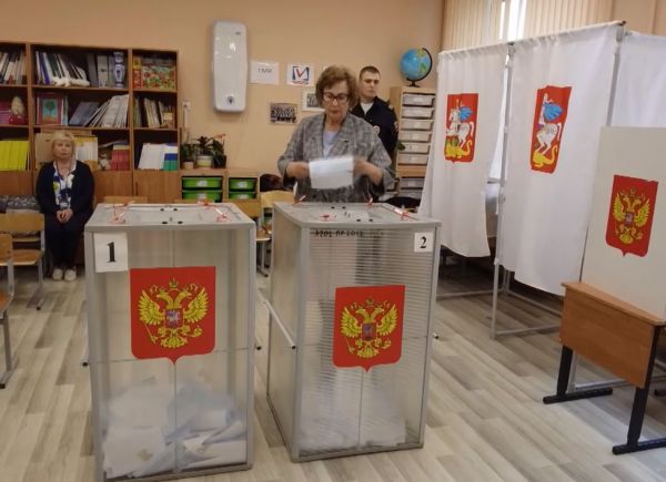 Председатель Совета ветеранов Надежда Желтухина проголосовала на участке №4033