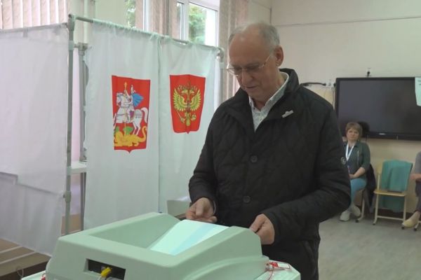 В Ильинской школе №26 проголосовал Владимир Демин