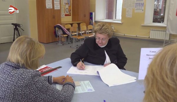 Почетный гражданин Раменского городского округа Раиса Чернышева в единый день голосования пришла на участок № 2529