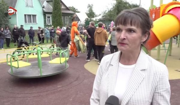 В деревне Вертячево открыли новую детскую игровую площадку