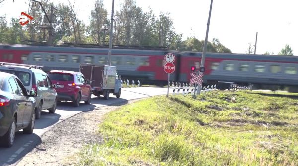На ж/д переезде в Кузяево провели рейд по безопасности