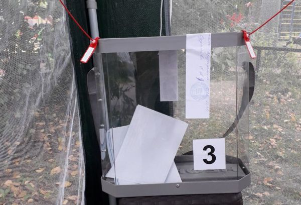 Выездная УИК №2630 свою работу ведет в Тяжино