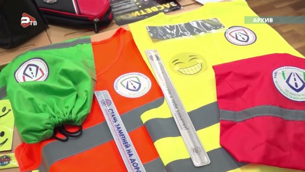 Безопасность на дорогах зависит в равной степени от пешеходов и водителей.