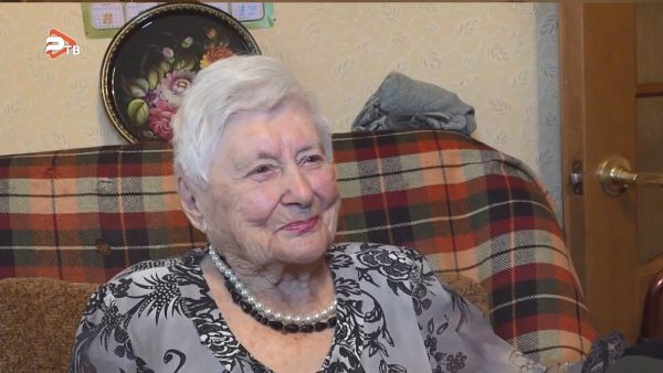 Николай Ханин поздравил со 100-летием Нину Александровну Барышникову