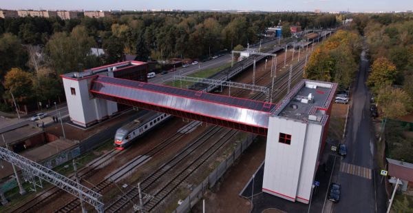 Андрей Воробьев проверил новый пешеходный переход через ж/д возле ст. Удельная в Раменском г.о.