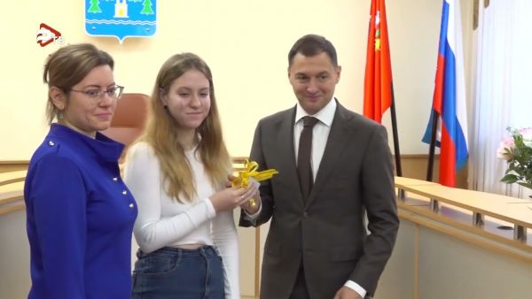 Юные жители Раменского получили ключи от квартир