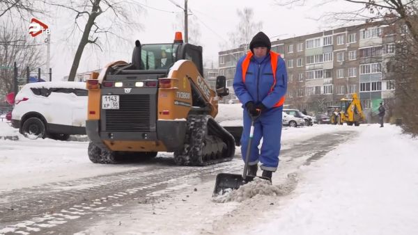 Снегоуборочная техника 24 ноября работает  практически безостановочно.