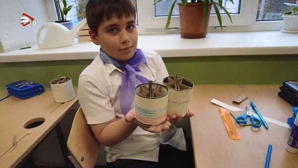 Тепло солдату из детских рук: школьники из Раменского делают окопные свечи для бойцов на передовой.