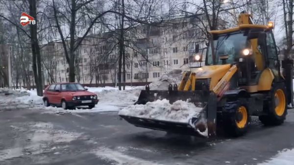 Дорожные и коммунальные службы Раменского г.о. продолжают ликвидировать последствия снегопада.