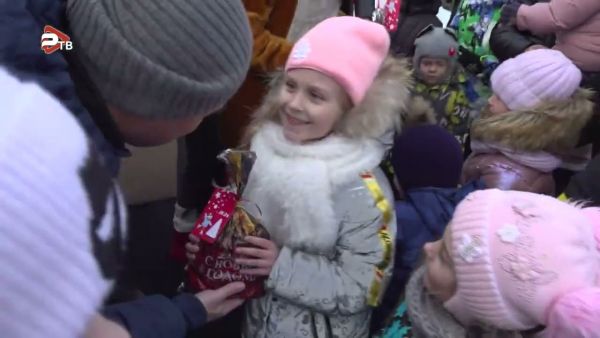 Ёлка во дворе!