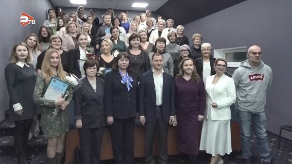 Николай Ханин поприветствовал участниц заседания Союза женщин в Раменском.