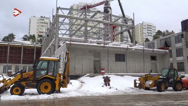 Николай Ханин проверил ход строительства школы на 550 мест в залинейной части города.