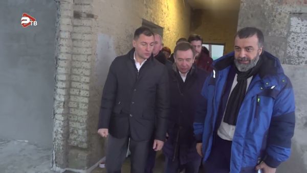 Продолжается капитальный ремонт Софьинской школы в поселке РАОС.