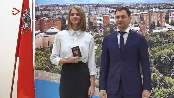 В ДК им. Воровского прошло традиционное вручение паспортов юношам и девушкам, достигших 14 лет.