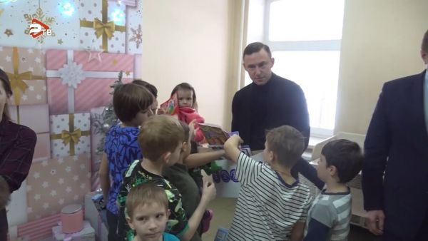 Члены партии «Единая Россия» провели акцию «Новый год в Доброй комнате».