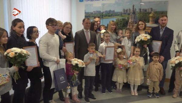 Молодые и многодетные семьи из Раменского округа получили субсидии на покупку квартир.